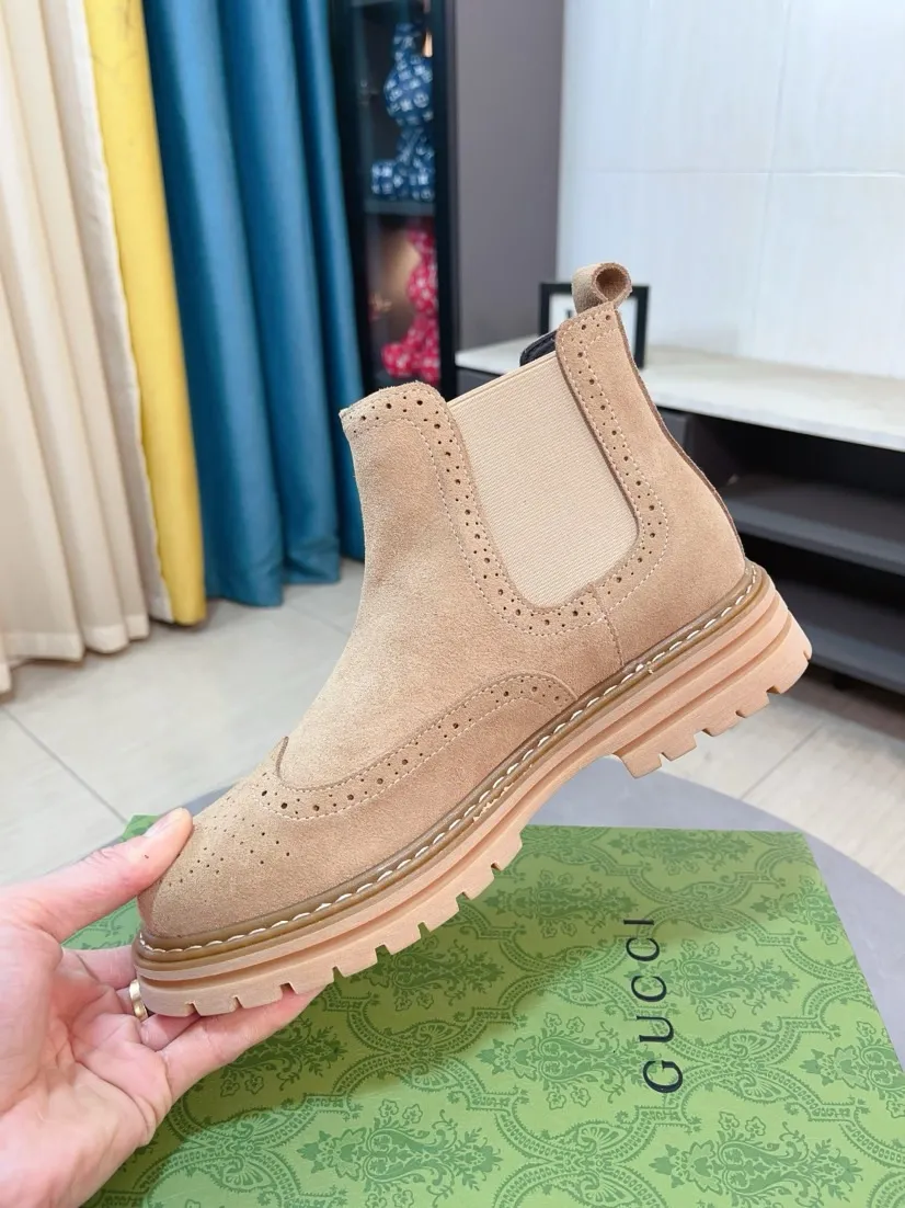 Men's shoes 💰540🌸🌸 (GUCCI) [cow lining plus velvet optional] [can be made without standard] New product Martin boots imported from Canada with full top layer high mercerized frosted fabric, punched using 3D digital technology, high-end and classy, ​​versatile to wear, full of three-dimensionality, close pictures will make you obsessed with the leather. You can't extricate yourself ~ the best on the market.          Fabric: Cowhide/Embossed Lining: Cowhide.          Please make a note when placing an order, sizes: 38-44 (37, 45, 46 can be customized and cannot be returned or exchanged) 5 colors available; black, gray, khaki, coffee, and earthy yellow